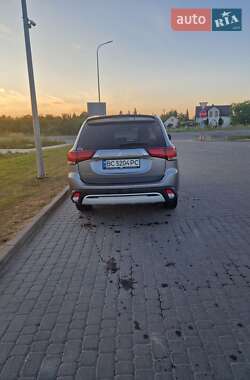 Внедорожник / Кроссовер Mitsubishi Outlander 2020 в 