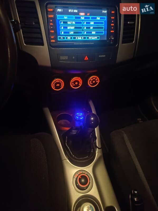 Позашляховик / Кросовер Mitsubishi Outlander 2006 в Сваляві фото 17 Позашляховик / Кросовер Mitsubishi Outlander 2006 в Сваляві