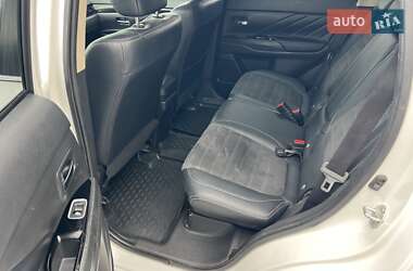 Внедорожник / Кроссовер Mitsubishi Outlander 2016 в 