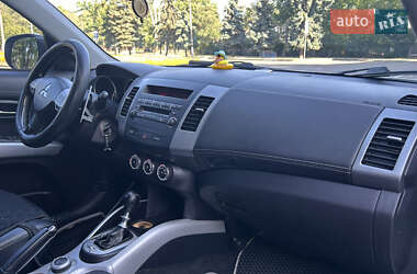 Внедорожник / Кроссовер Mitsubishi Outlander 2010 в 