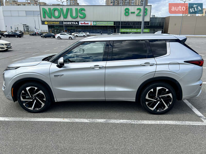 Внедорожник / Кроссовер Mitsubishi Outlander 2023 в Киеве