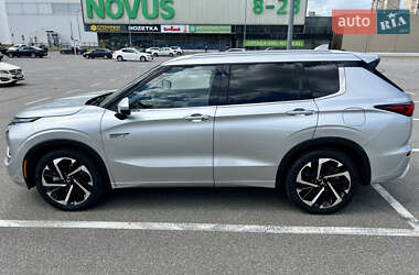 Внедорожник / Кроссовер Mitsubishi Outlander 2023 в 