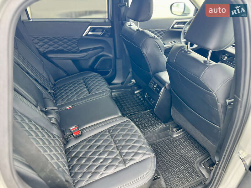 Внедорожник / Кроссовер Mitsubishi Outlander 2023 в Киеве