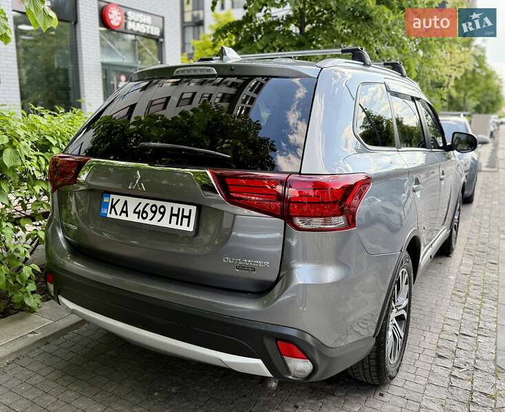 Внедорожник / Кроссовер Mitsubishi Outlander 2017 в Киеве