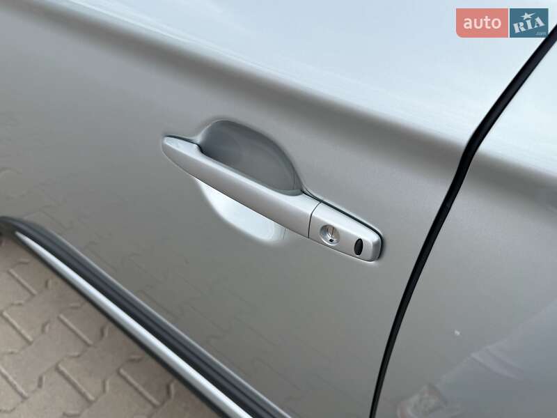Внедорожник / Кроссовер Mitsubishi Outlander 2023 в Киеве