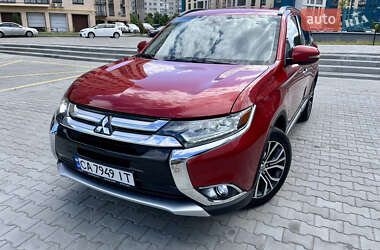Внедорожник / Кроссовер Mitsubishi Outlander 2015 в 