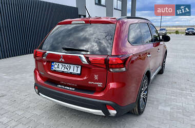 Внедорожник / Кроссовер Mitsubishi Outlander 2015 в 
