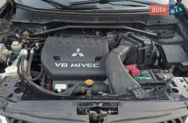 Внедорожник / Кроссовер Mitsubishi Outlander 2009 в 