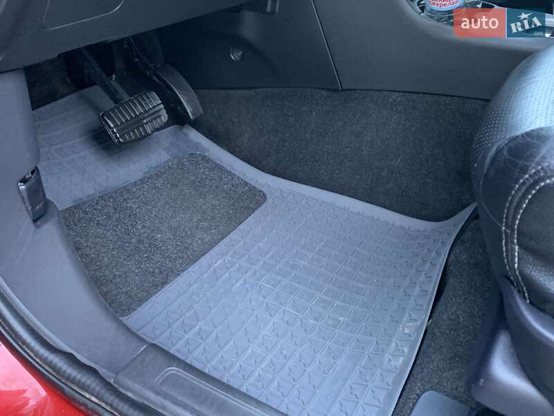 Внедорожник / Кроссовер Mitsubishi Outlander 2015 в Дрогобыче