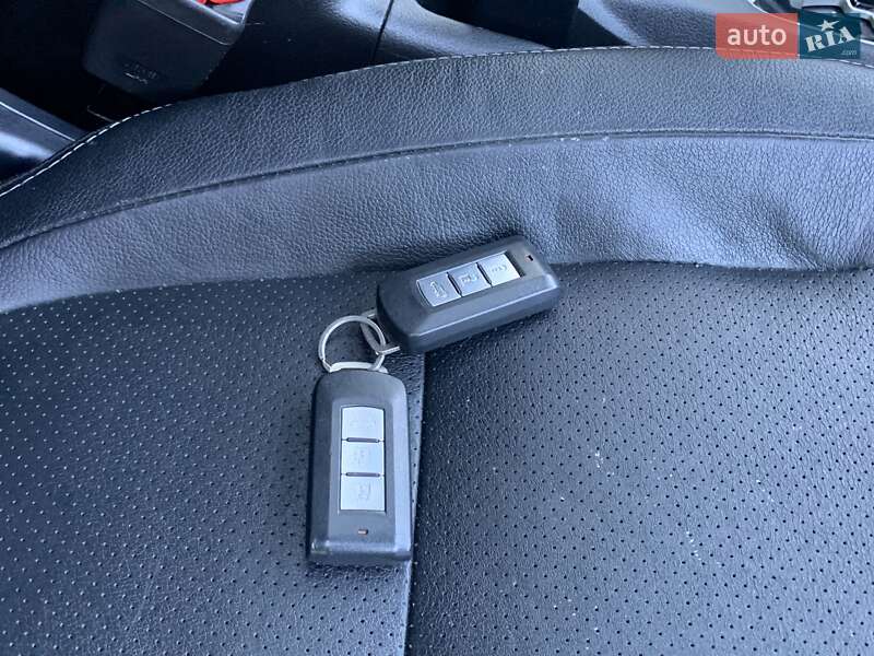 Внедорожник / Кроссовер Mitsubishi Outlander 2015 в Дрогобыче