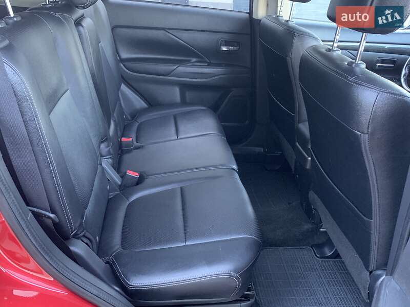 Внедорожник / Кроссовер Mitsubishi Outlander 2015 в Дрогобыче