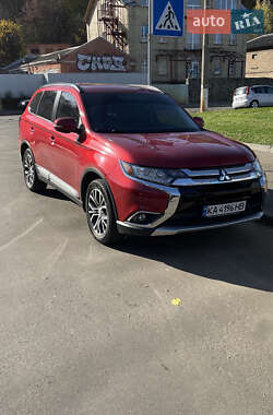 Внедорожник / Кроссовер Mitsubishi Outlander 2016 в Киеве