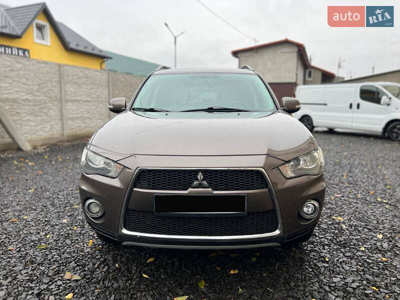 Внедорожник / Кроссовер Mitsubishi Outlander 2013 в Львове
