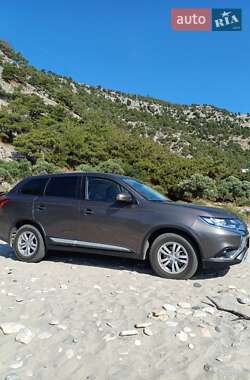 Внедорожник / Кроссовер Mitsubishi Outlander 2021 в 