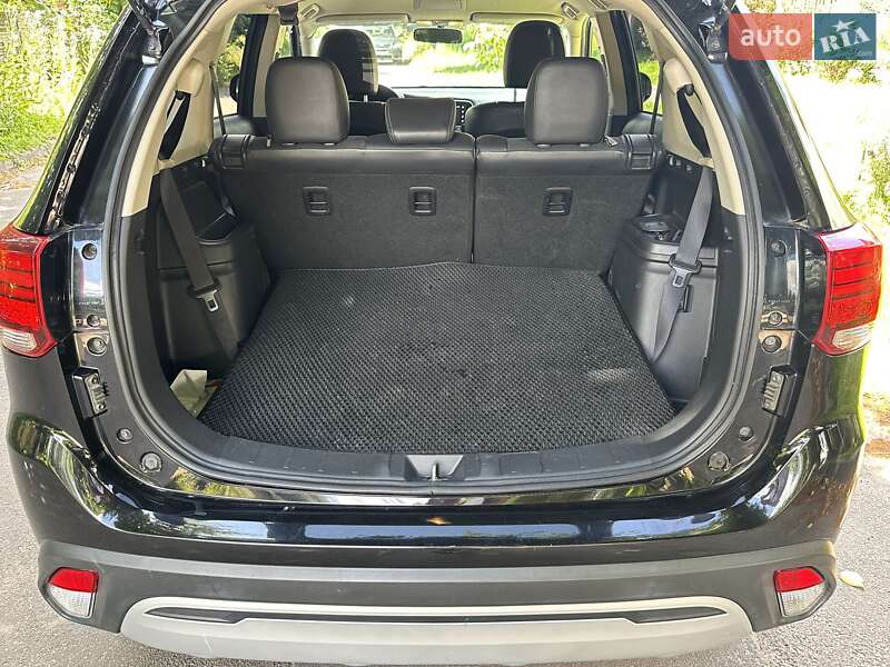 Внедорожник / Кроссовер Mitsubishi Outlander 2019 в Киеве