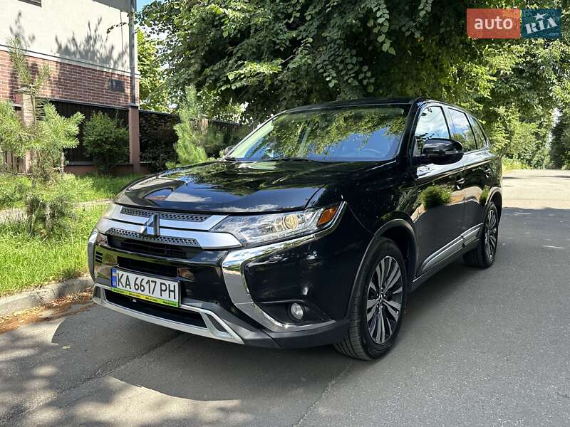 Внедорожник / Кроссовер Mitsubishi Outlander 2019 в Киеве