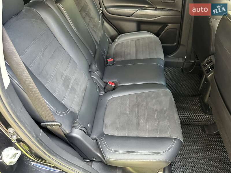 Внедорожник / Кроссовер Mitsubishi Outlander 2019 в Киеве