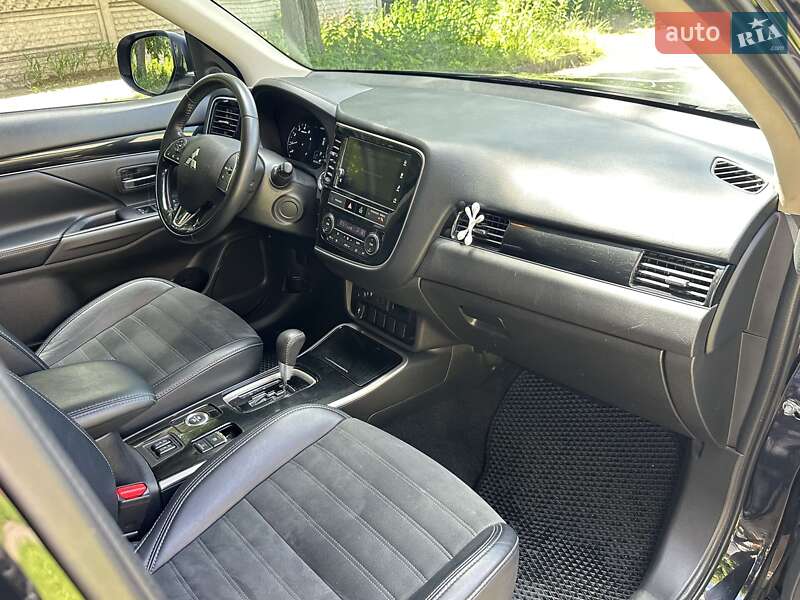 Внедорожник / Кроссовер Mitsubishi Outlander 2019 в Киеве
