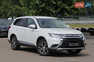 Позашляховик / Кросовер Mitsubishi Outlander 2017 в Києві