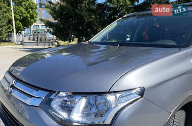 Позашляховик / Кросовер Mitsubishi Outlander 2014 в 