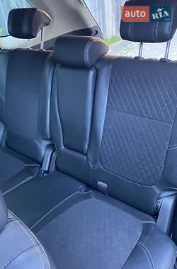 Позашляховик / Кросовер Mitsubishi Outlander 2014 в 