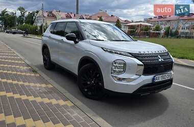 Внедорожник / Кроссовер Mitsubishi Outlander 2022 в 