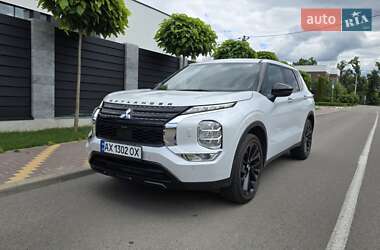 Внедорожник / Кроссовер Mitsubishi Outlander 2022 в 