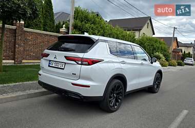 Внедорожник / Кроссовер Mitsubishi Outlander 2022 в 