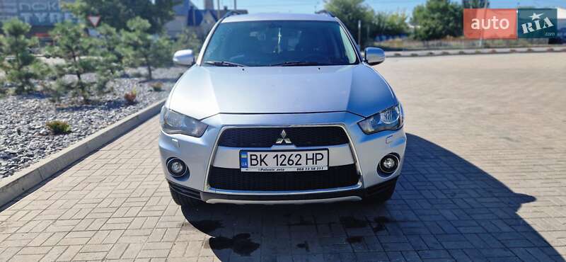 Mitsubishi Outlander 2012