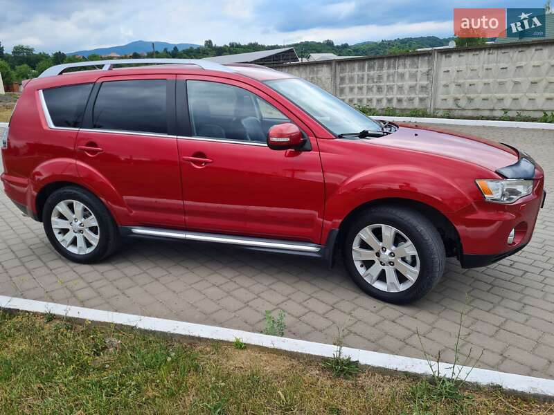 Позашляховик / Кросовер Mitsubishi Outlander 2010 в Білки