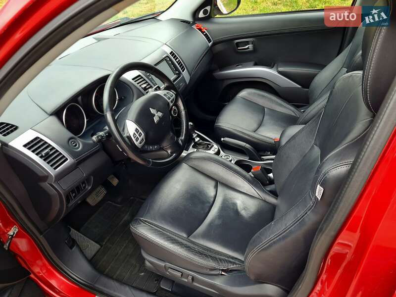 Позашляховик / Кросовер Mitsubishi Outlander 2010 в Білки