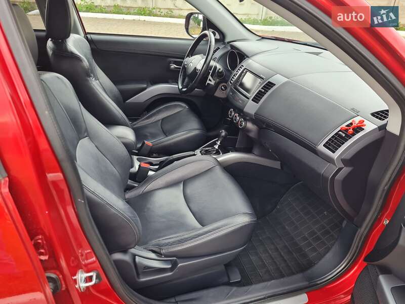 Позашляховик / Кросовер Mitsubishi Outlander 2010 в Білки