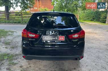 Внедорожник / Кроссовер Mitsubishi Outlander 2013 в 