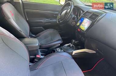 Внедорожник / Кроссовер Mitsubishi Outlander 2013 в 