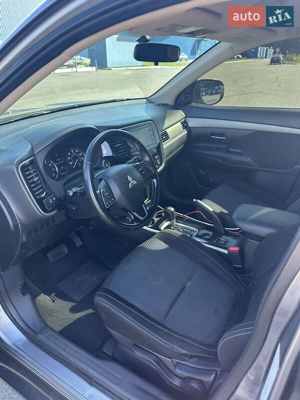Внедорожник / Кроссовер Mitsubishi Outlander 2017 в Киеве фото 8 Внедорожник / Кроссовер Mitsubishi Outlander 2017 в Киеве
