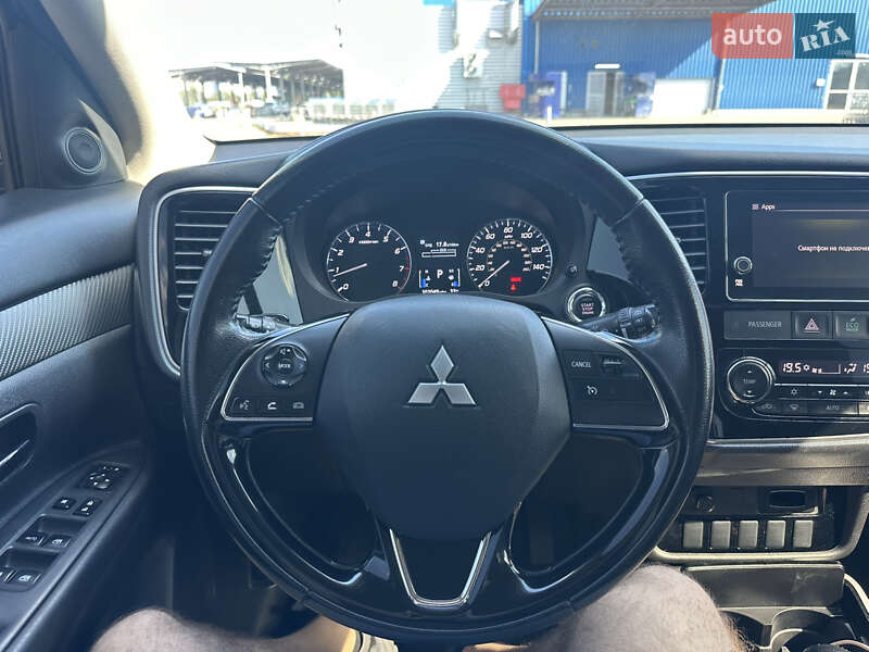Внедорожник / Кроссовер Mitsubishi Outlander 2017 в Киеве фото 10 Внедорожник / Кроссовер Mitsubishi Outlander 2017 в Киеве