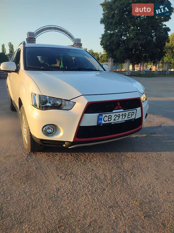 Внедорожник / Кроссовер Mitsubishi Outlander 2012 в Нежине