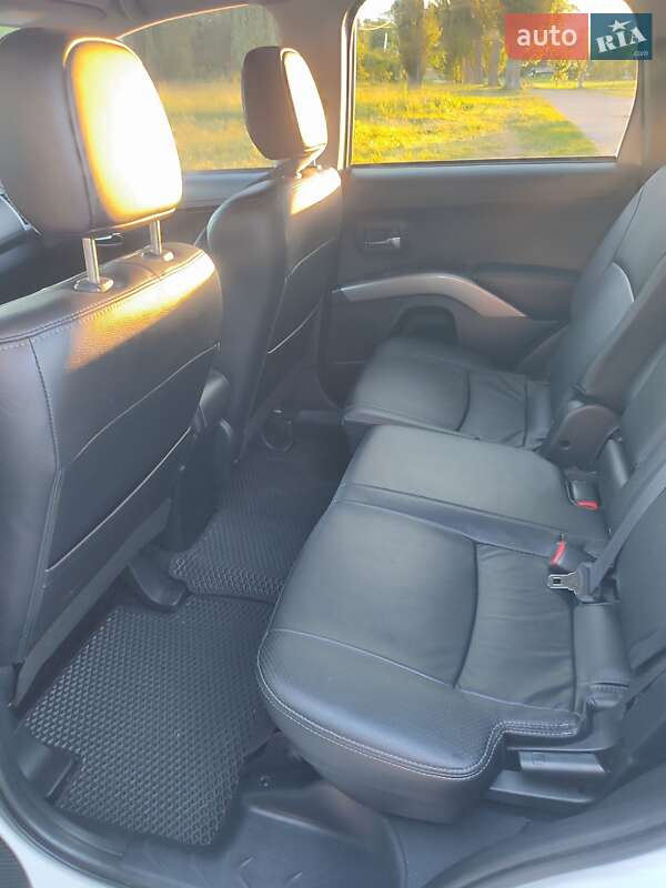 Внедорожник / Кроссовер Mitsubishi Outlander 2012 в Нежине