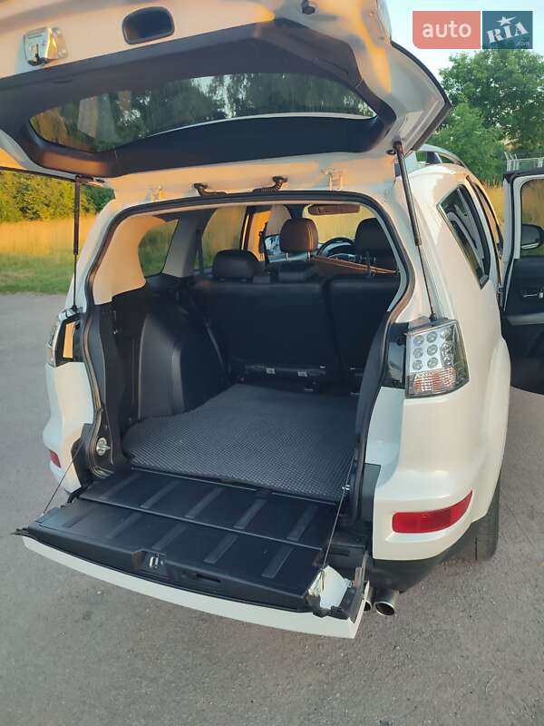 Внедорожник / Кроссовер Mitsubishi Outlander 2012 в Нежине
