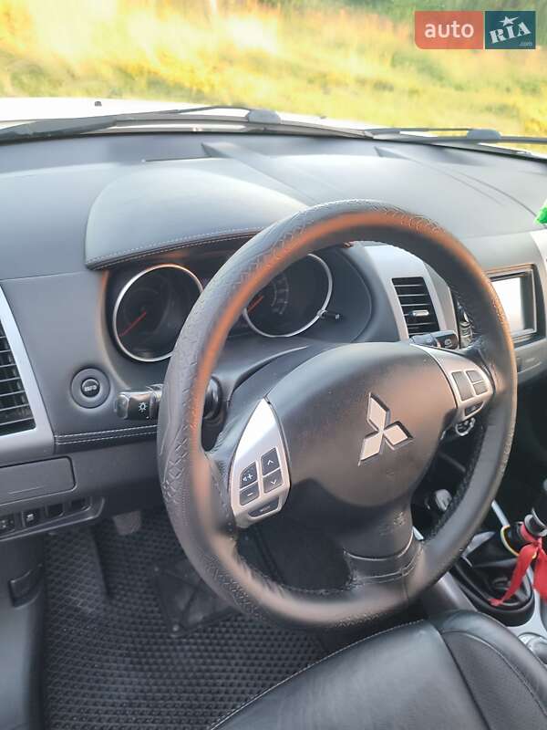 Внедорожник / Кроссовер Mitsubishi Outlander 2012 в Нежине