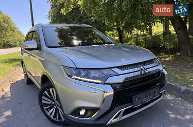 Позашляховик / Кросовер Mitsubishi Outlander 2021 в Трускавці