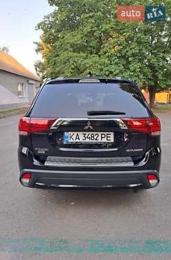 Внедорожник / Кроссовер Mitsubishi Outlander 2018 в 