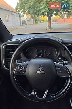 Внедорожник / Кроссовер Mitsubishi Outlander 2018 в 