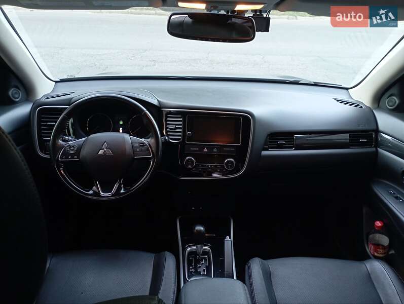 Позашляховик / Кросовер Mitsubishi Outlander 2017 в Запоріжжі