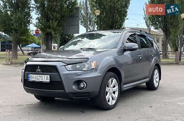 Внедорожник / Кроссовер Mitsubishi Outlander 2011 в 