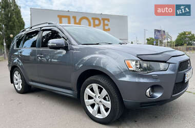 Внедорожник / Кроссовер Mitsubishi Outlander 2011 в 