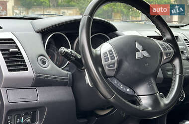 Внедорожник / Кроссовер Mitsubishi Outlander 2011 в 