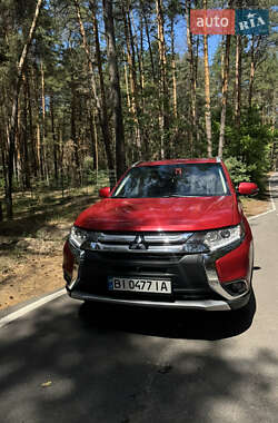 Внедорожник / Кроссовер Mitsubishi Outlander 2017 в 