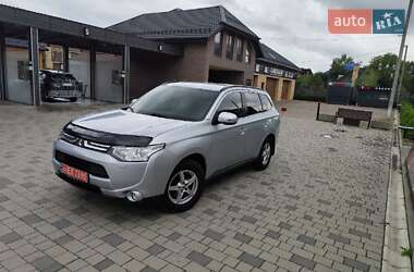 Внедорожник / Кроссовер Mitsubishi Outlander 2013 в 