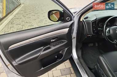 Внедорожник / Кроссовер Mitsubishi Outlander 2013 в 